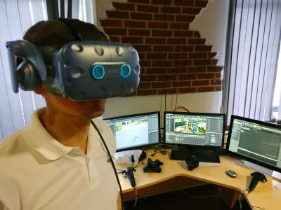 Новый шлем виртуальной реальности HTC Vive Pro Eye