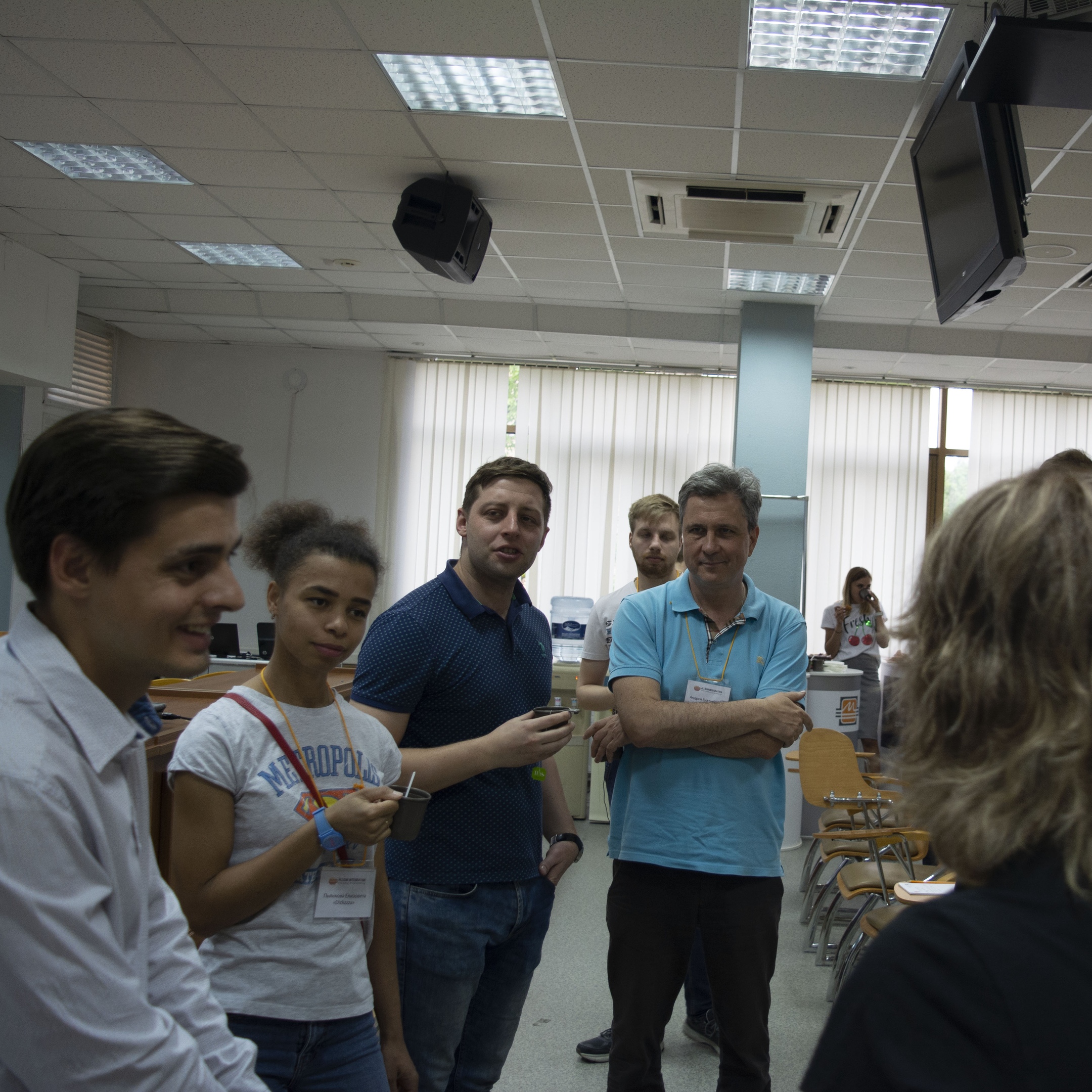Михаил Сачков общается со слушателями после лекции