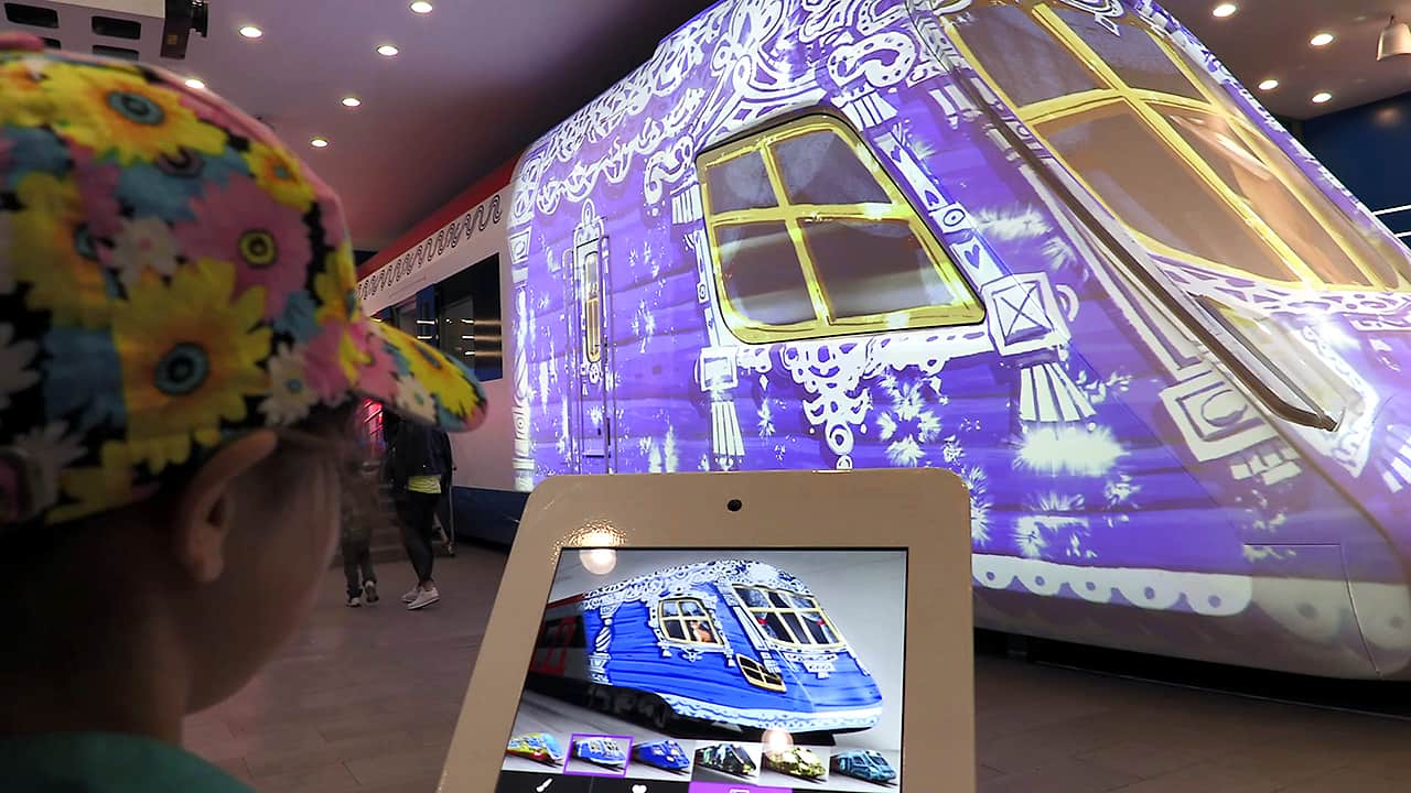 Гостей Павильона встречает интерактивный видео мэппинг на поезд «Иволга».