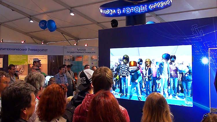 На стенде Филиала МИРЭА в г.Фрязино на Авиасалоне МАКС.