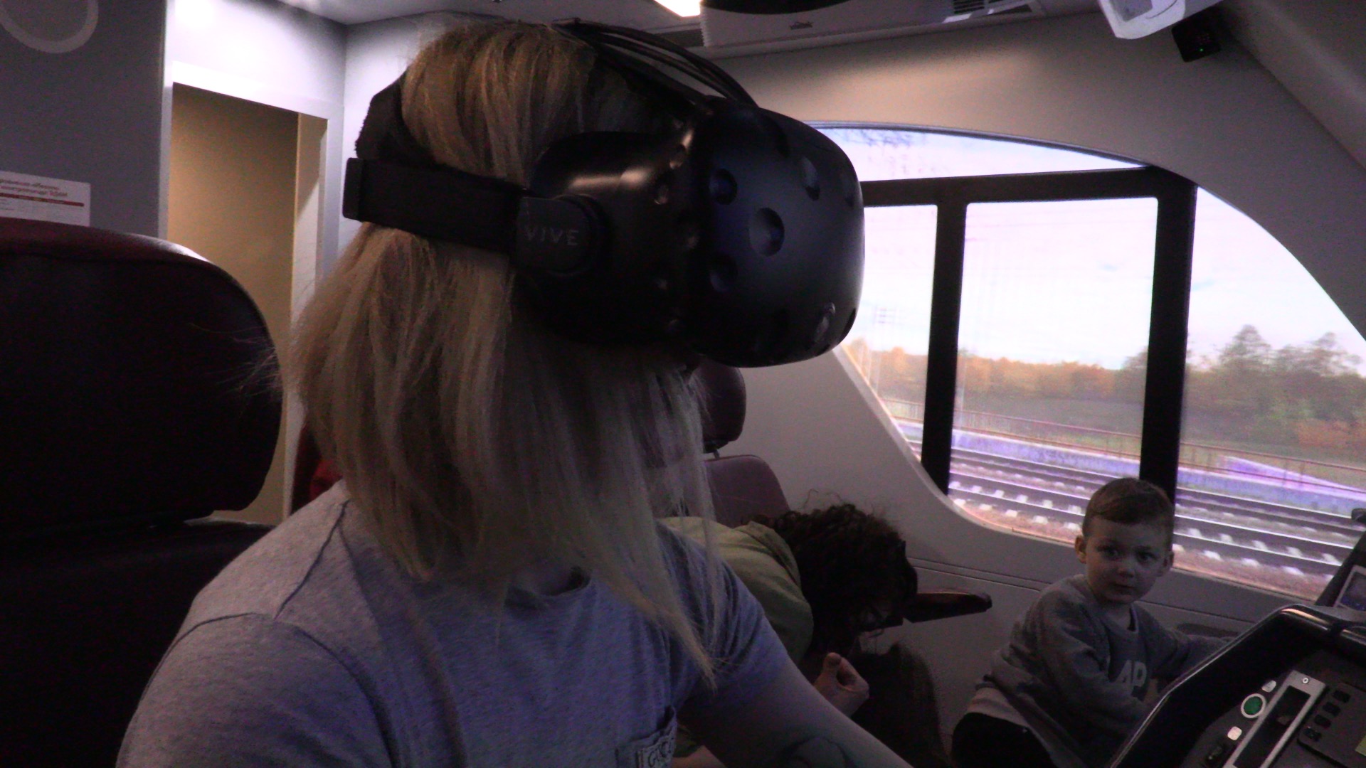 В VR очках HTC Vive можно перенестись в виртуальную кабину.